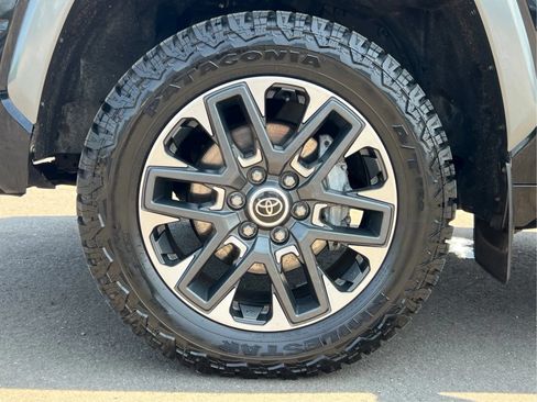 Used 2022 Toyota Tundra Limited w/ Power Package AWD/4WD image 29
