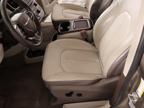 Used 2017 Chrysler Pacifica Touring-L Plus image 12
