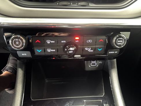 Used 2023 Jeep Compass Limited AWD/4WD image 3