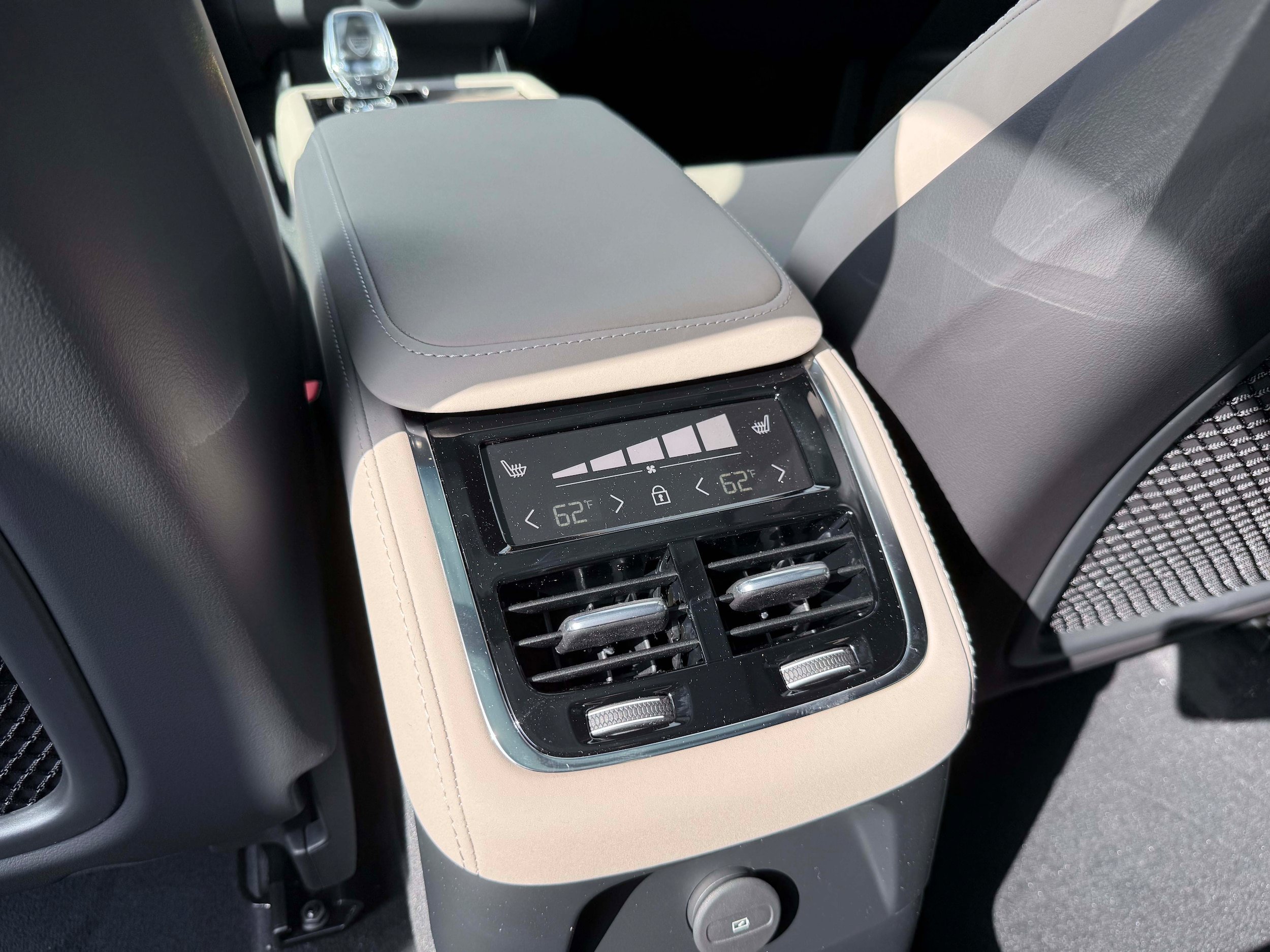 New 2026 Volvo XC90 T8 Plus AWD/4WD image 18