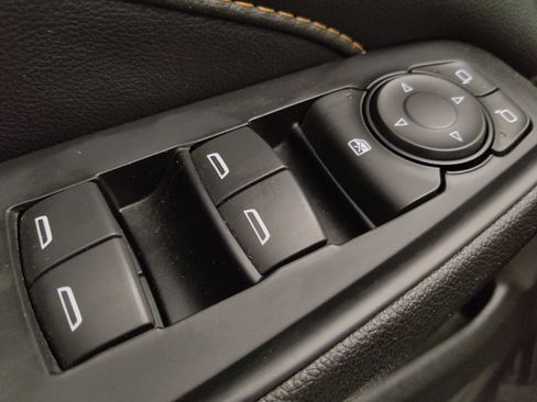 Used 2021 Chevrolet Traverse LS FWD image 27