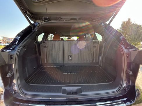 Used 2026 Toyota Highlander Platinum AWD/4WD image 25