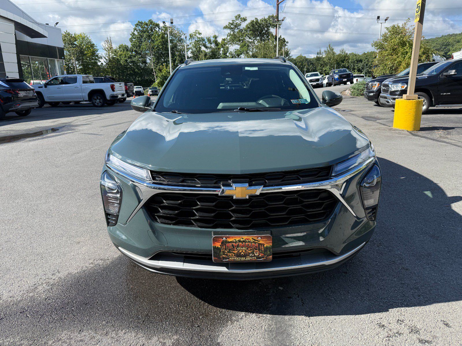 Used 2025 Chevrolet Trax LT FWD image 8