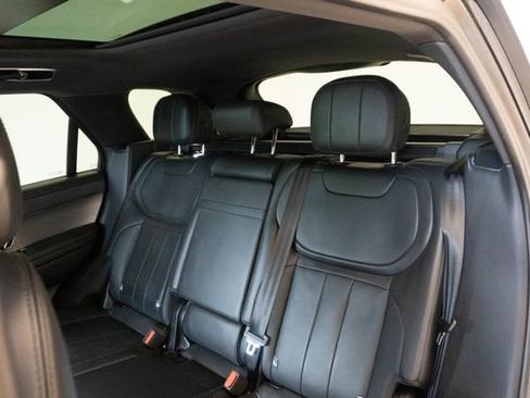 Used 2025 Land Rover Range Rover Sport SE AWD/4WD image 19