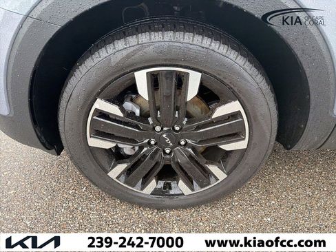 Certified 2025 Kia Telluride SX w/ SX Captain's Chair Package image 15