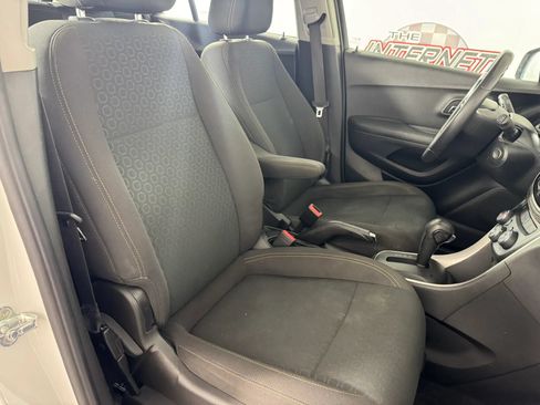 Used 2018 Chevrolet Trax LS AWD/4WD image 30