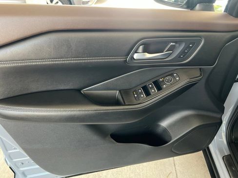Used 2023 Nissan Rogue SL AWD/4WD image 7