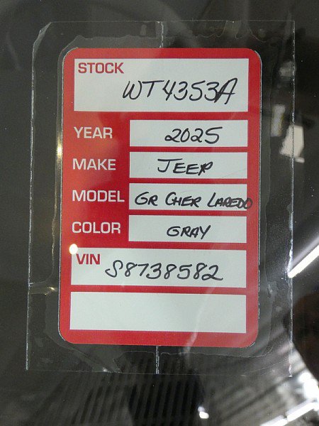Used 2025 Jeep Grand Cherokee Laredo X AWD/4WD image 31