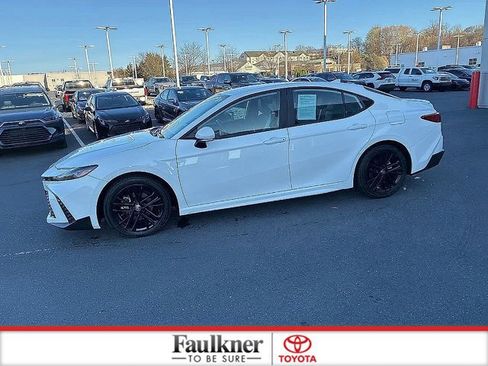 Certified 2025 Toyota Camry Hybrid image 14