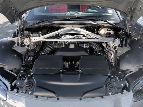 Used 2023 Aston Martin V8 Vantage Coupe image 34