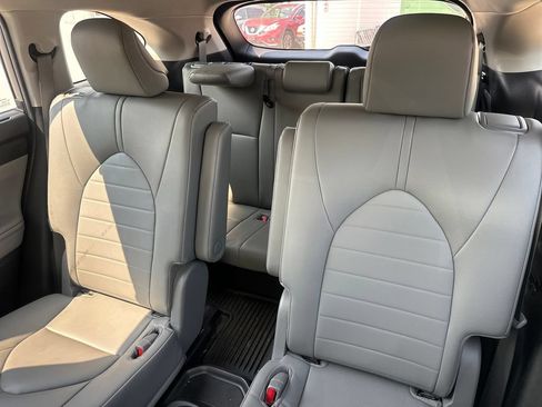 Used 2023 Toyota Highlander XLE w/ Protection Package #3 (TMS) AWD/4WD image 16