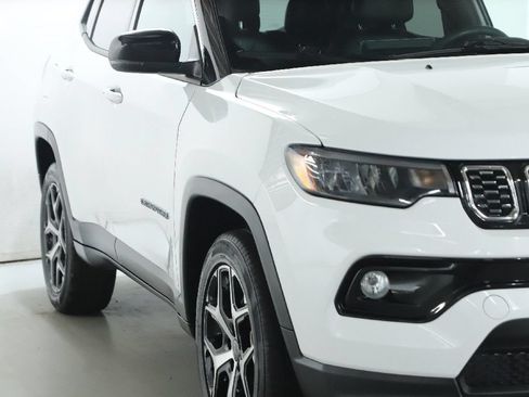 Used 2025 Jeep Compass Limited AWD/4WD image 8