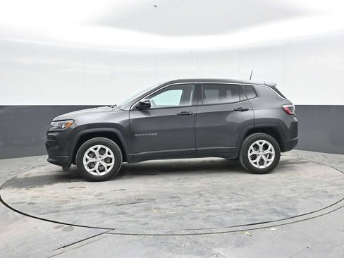 Used 2024 Jeep Compass Sport AWD/4WD image 3
