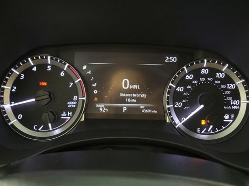 Used 2023 Toyota Highlander XLE FWD image 22
