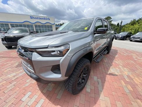 Used 2026 Chevrolet Colorado ZR2 w/ Midnight Edition AWD/4WD image 27