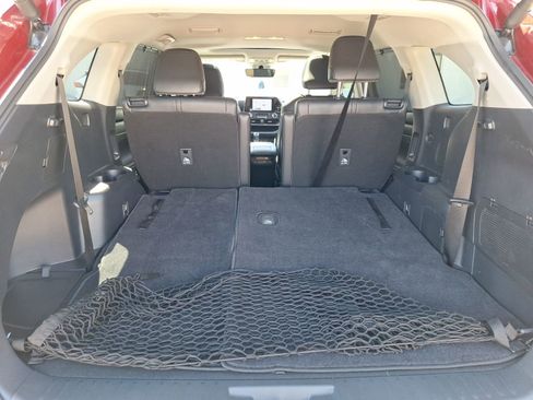 Used 2024 Toyota Highlander LE image 37