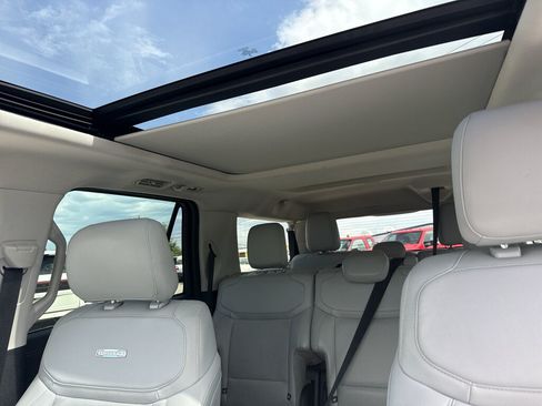 Used 2025 Ford Expedition Max Platinum AWD/4WD image 11