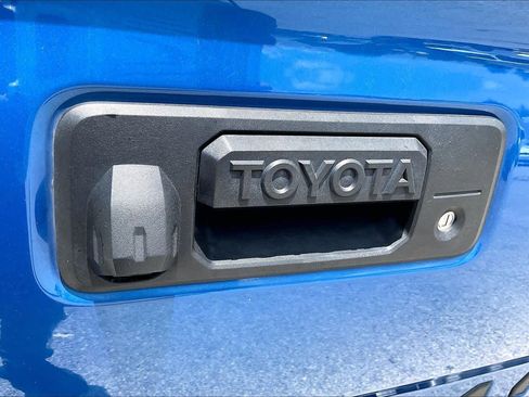 Used 2018 Toyota Tacoma TRD Sport w/ Technology Package RWD image 29
