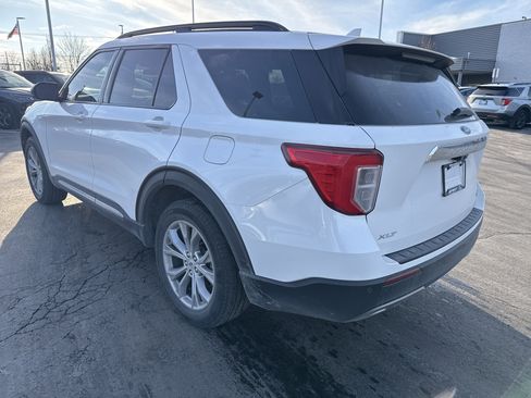 Certified 2022 Ford Explorer XLT w/ Equipment Group 202A image 5