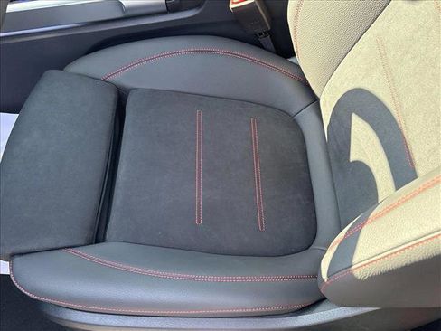 New 2025 Mercedes-Benz GLB 35 AMG 4MATIC image 4