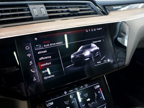 Used 2024 Audi Q8 e-tron Premium Plus w/ Premium Plus Package AWD/4WD image 23