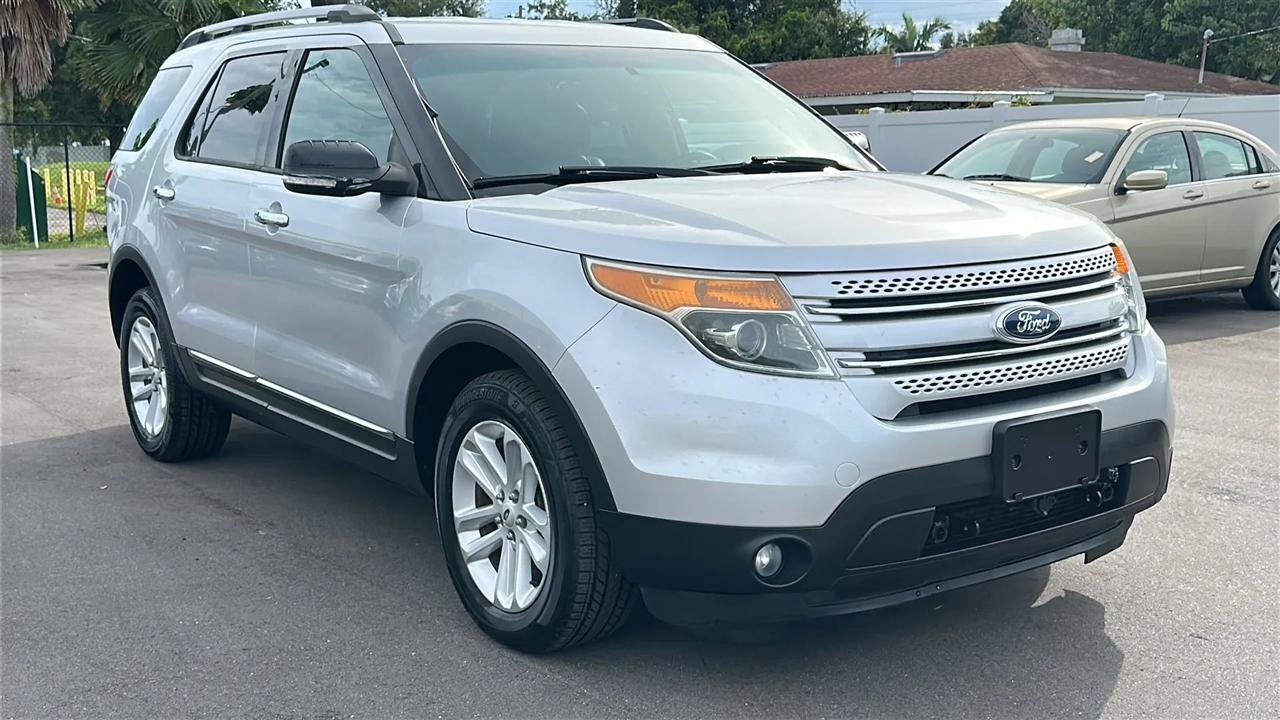 Used 2014 Ford Explorer XLT w/ Equipment Group 202A AWD/4WD image 5