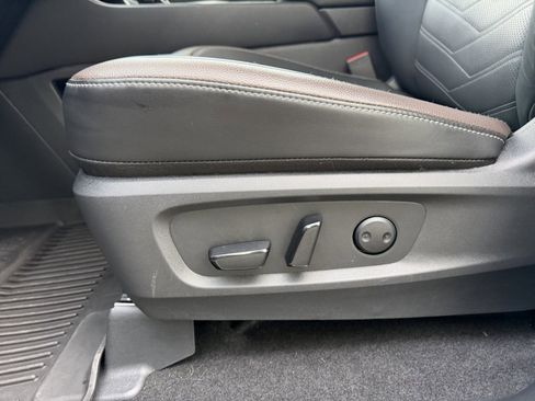 Used 2025 Nissan Pathfinder Platinum w/ Cargo Package image 14