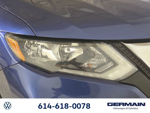 Used 2017 Nissan Rogue SV w/ SV Premium Package AWD/4WD image 18