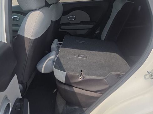 Used 2016 Kia Soul FWD image 24