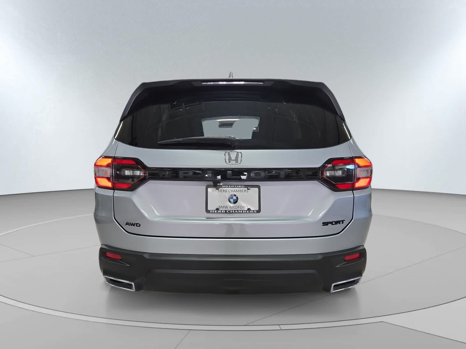 Used 2025 Honda Pilot Sport image 12
