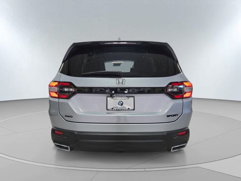 Used 2025 Honda Pilot Sport image 12