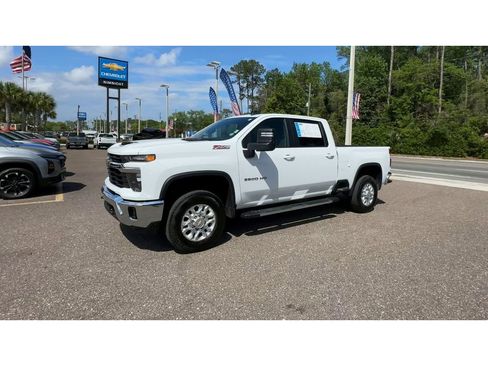 Used 2025 Chevrolet Silverado 2500 LT image 6