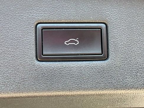 Used 2019 Volkswagen Tiguan SEL FWD image 18