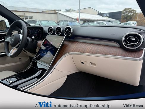 Used 2025 Mercedes-Benz C 300 4MATIC Sedan image 29