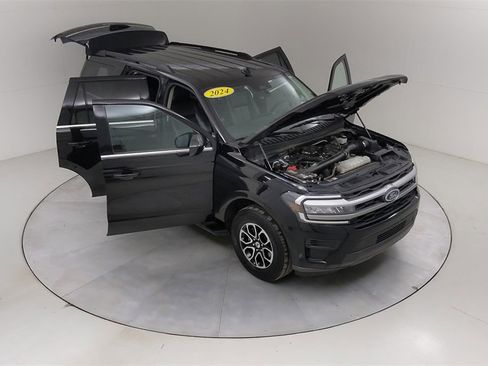 Certified 2024 Ford Expedition XLT image 49