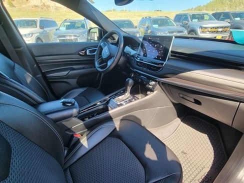 Used 2024 Jeep Compass Latitude w/ Convenience Group AWD/4WD image 37