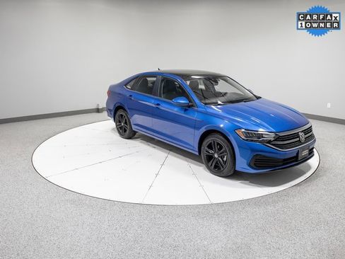 Used 2024 Volkswagen Jetta SE w/ Panoramic Sunroof Package image 27