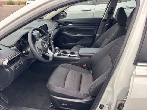 Used 2025 Nissan Altima 2.5 SV image 29