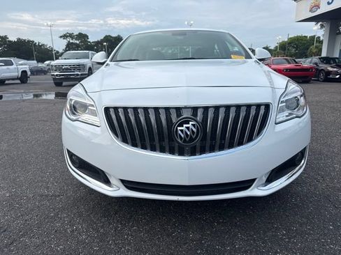 Used 2017 Buick Regal Sport Touring FWD image 4