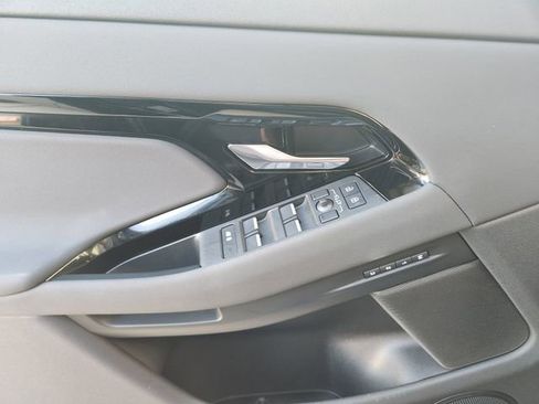 Certified 2025 Land Rover Range Rover Evoque Dynamic SE image 23