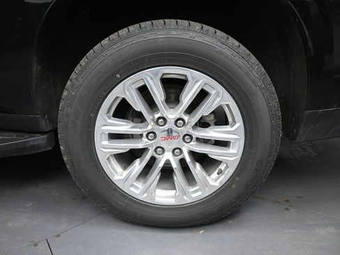 Used 2024 GMC Yukon XL SLT image 14