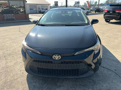 Used 2021 Toyota Corolla LE image 2