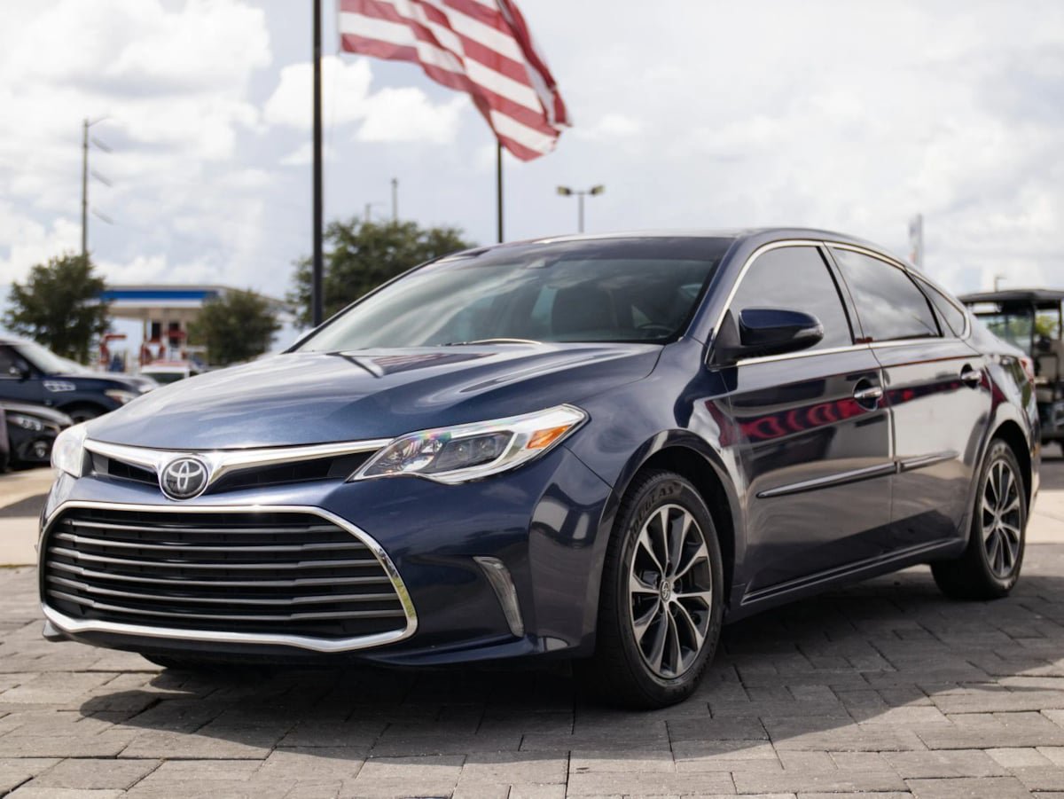 Used 2017 Toyota Avalon XLE w/ Carpet Mat Package FWD image 6
