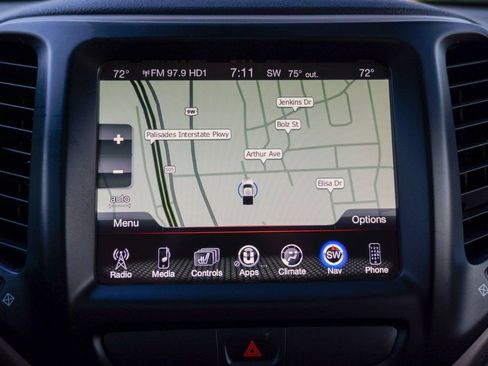 Used 2017 Jeep Cherokee Limited image 47