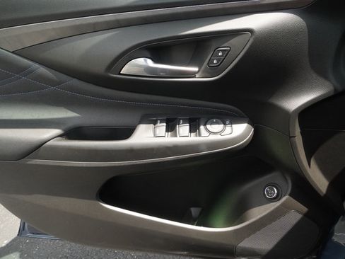 Used 2025 Buick Envista Sport Touring w/ Convenience I Package FWD image 9