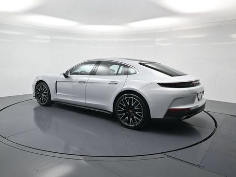Used 2026 Porsche Panamera image 3