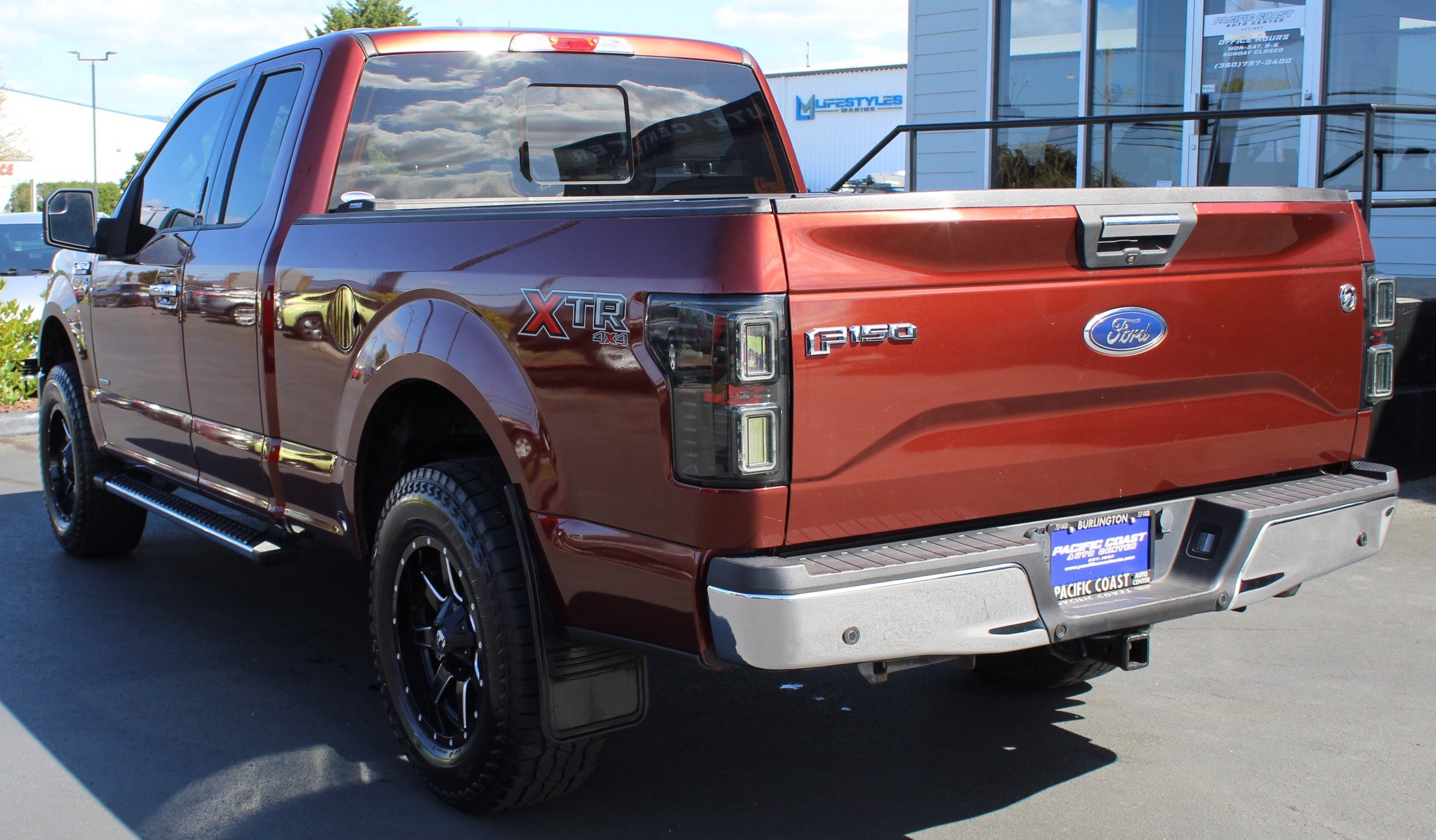 Used 2015 Ford F150 XLT w/ Equipment Group 302A Luxury AWD/4WD image 4