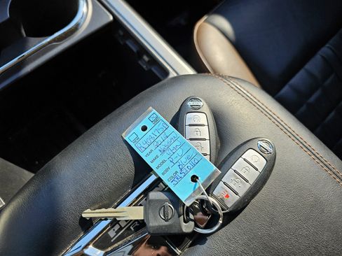 Used 2018 Nissan Titan Platinum Reserve w/ Platinum Utility Package image 9