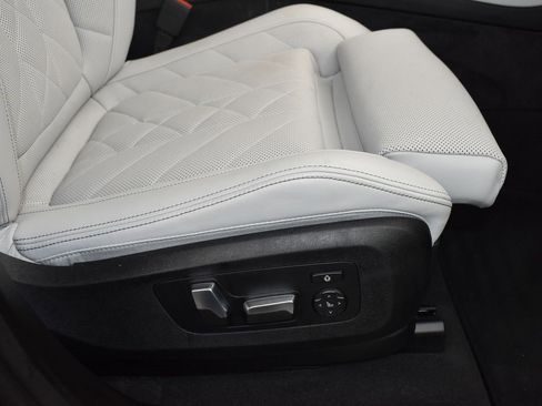 Certified 2025 BMW X5 xDrive40i w/ Premium Package image 25