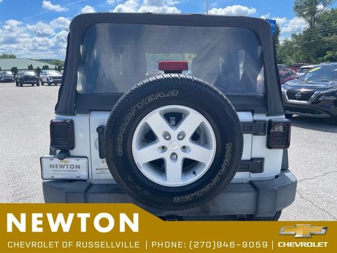 Used 2016 Jeep Wrangler Sport w/ Connectivity Group AWD/4WD image 29